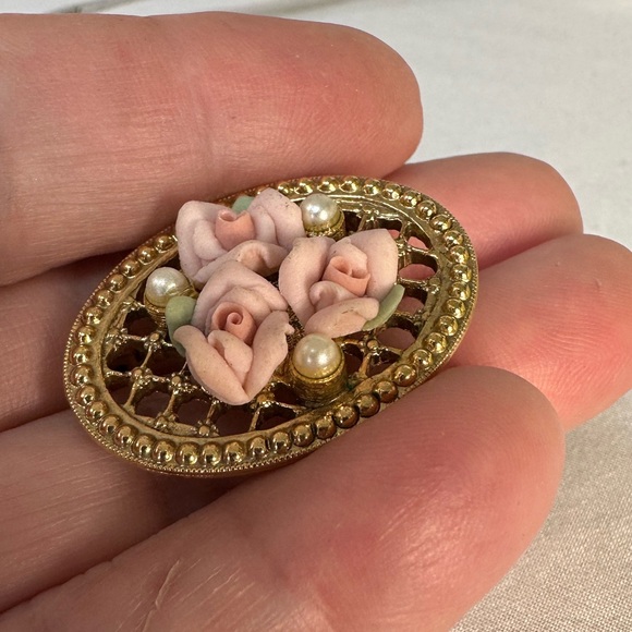 Vintage 1928 rose flower and pearl bead pin - Picture 6 of 6